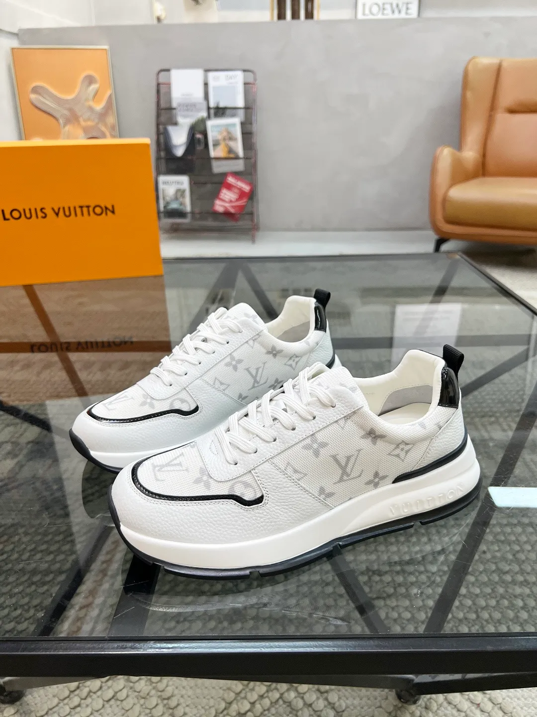 Factory price: 480💰LV🔍Top purchasing agent🇮🇹 Lu Street God's new sports shoes are coming and are available at counters simultaneously. Original factory configuration, original cowhide imported from Italy with mesh fabric, high-quality printing and splicing complex process, sports trendy person, imported water-dyed cowhide lining, sole: Wang Yuan factory specially provides the original sole, super comfortable, original factory follow-up goods 🔍🔍High quality, you can enter and leave the counter at will, welcome to compare and synchronize with the counter, code number 38-44, customized 45